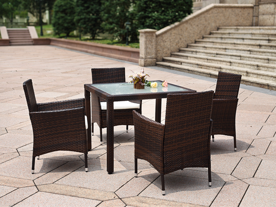 How to maintain outdoor furniture of different materials