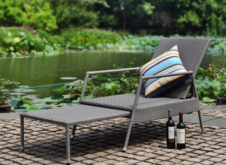 Cheap Price Outdoor Patio Furniture PE Wicker Rattan Chaise Lounge Simple Style
