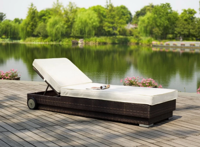 Item HB51.9122 Wicker Poolside Chaise Lounge Sunbed Outdoor Furniture