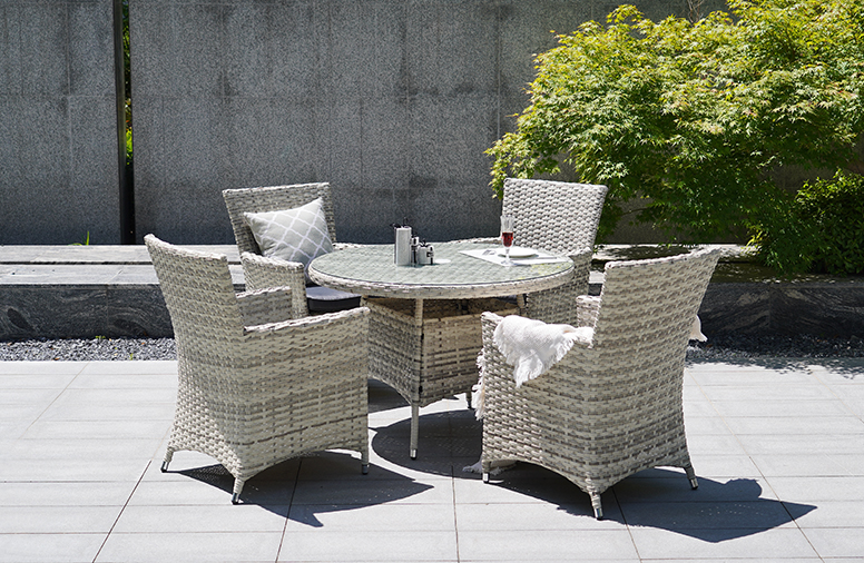 Casual Leisure Promotional Wicker Rattan Material 4 Chairs and White Color Table Outdoor Furniture Dining Garden Set